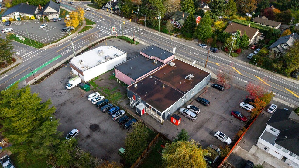 Carey Road Portfolio portefeuille de 2 propriétés à vendre sur LoopNet.ca - Photo du bâtiment - Image 2 de 7