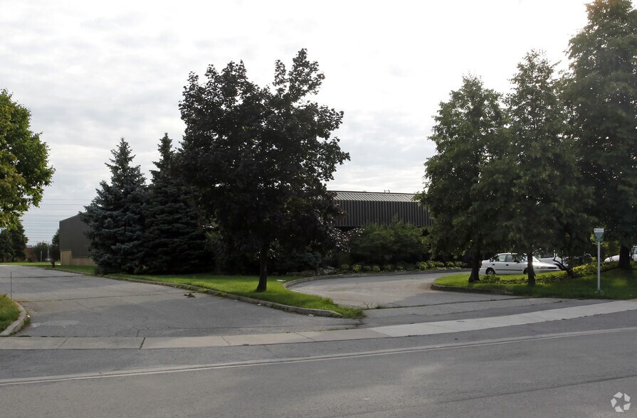 6745 Pacific Cir, Mississauga, ON à louer - Photo du bâtiment - Image 2 de 2