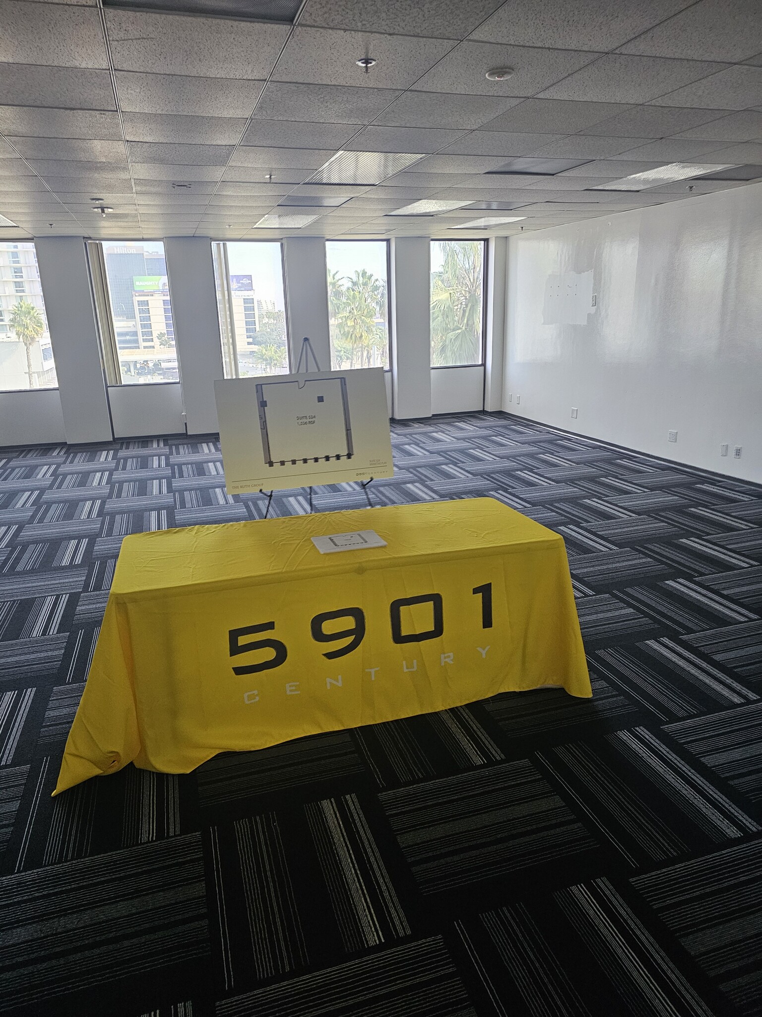 5901 W Century Blvd, Los Angeles, CA à louer Photo intérieure- Image 1 de 2