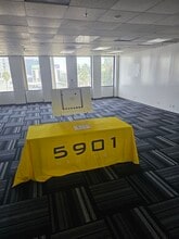 5901 W Century Blvd, Los Angeles, CA à louer Photo intérieure- Image 1 de 2