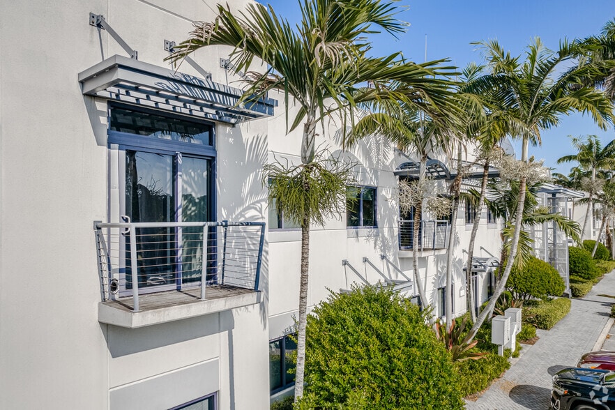 6820 Lyons Technology Cir, Coconut Creek, FL for lease - Building Photo - Image 3 of 6