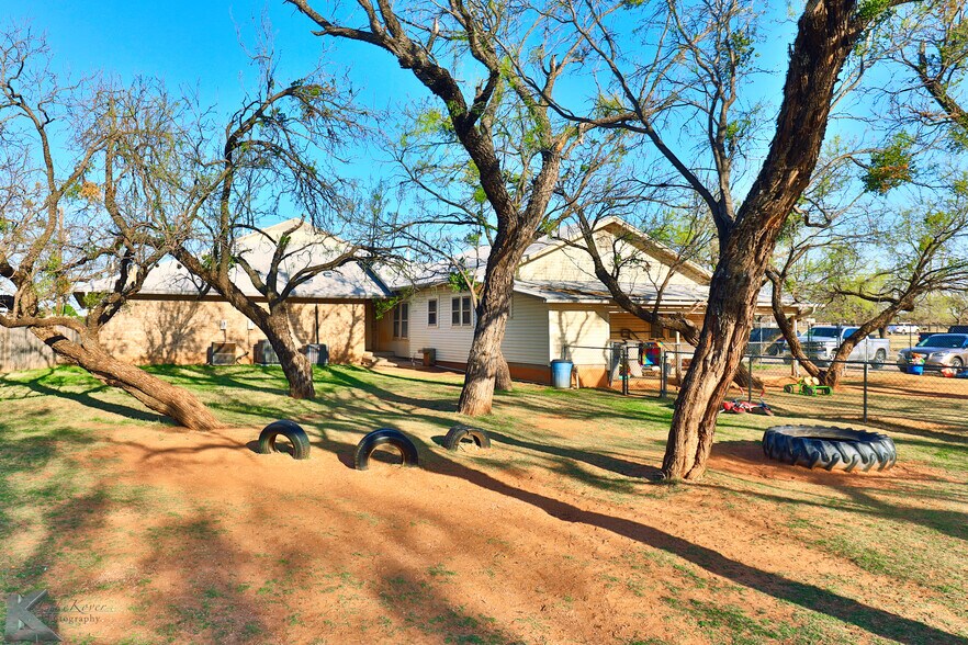 2450 Maple St, Abilene, TX à vendre - Photo du bâtiment - Image 2 de 47