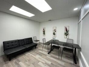 3118 Gulf To Bay Blvd, Clearwater, FL for lease Building Photo- Image 2 of 10