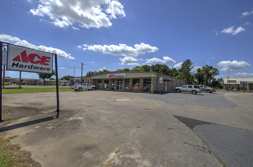 170 W Belmont Dr, Calhoun, GA for sale - Primary Photo - Image 1 of 9