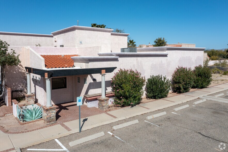 2252 W Magee Rd, Tucson, AZ à louer - Photo du bâtiment - Image 2 de 3