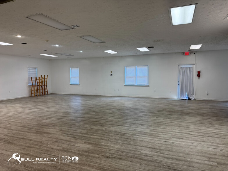 196 Weatherly Dr, Fayetteville, GA for lease - Interior Photo - Image 3 of 8