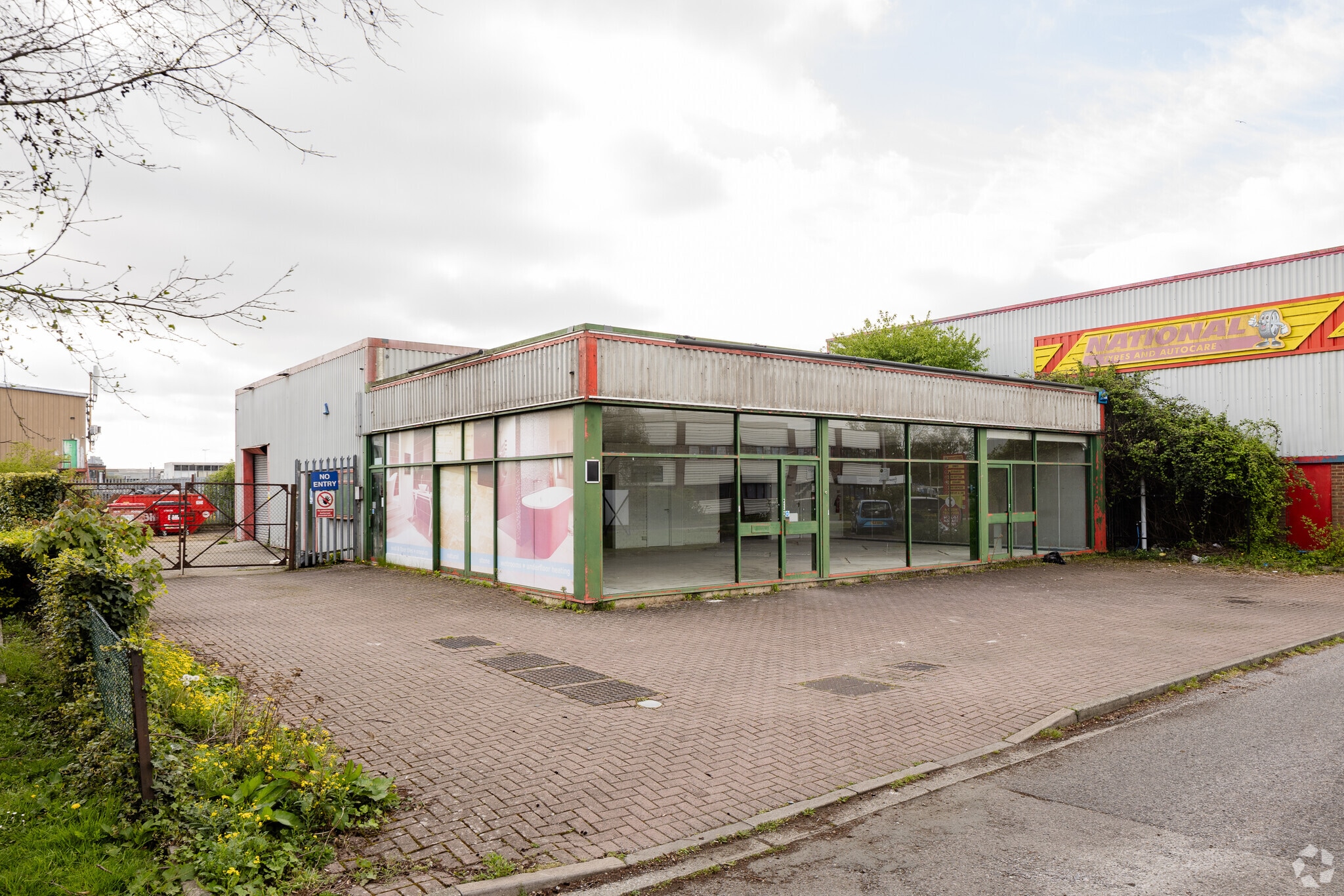 Broadfields, Aylesbury for lease Primary Photo- Image 1 of 3