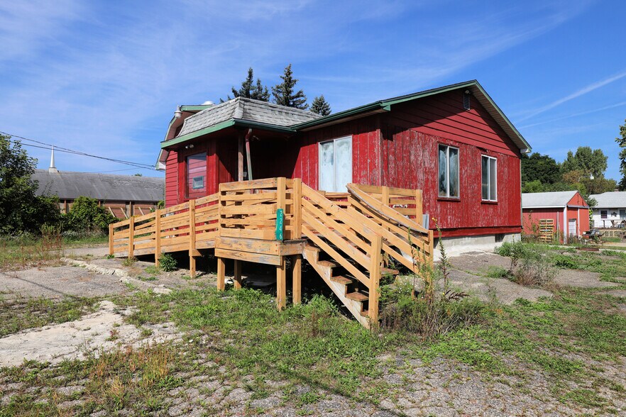 2246 W Coldwater Rd, Flint, MI à vendre - Photo du bâtiment - Image 3 de 9