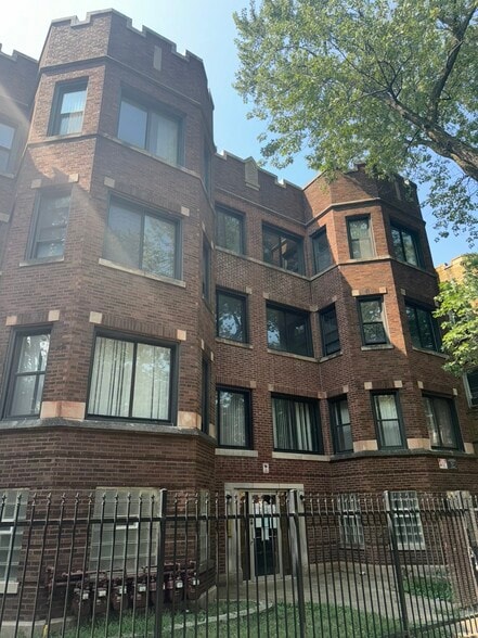 7530 S Phillips Ave, Chicago, IL for sale - Primary Photo - Image 1 of 27