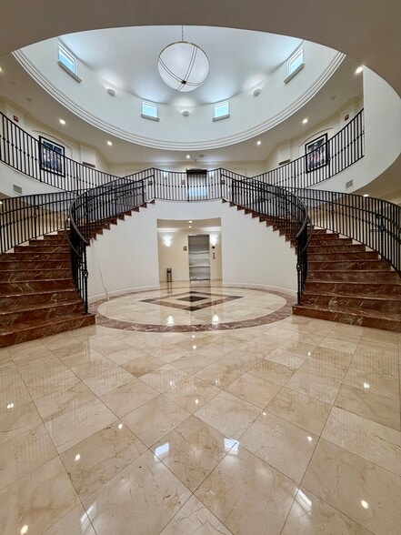 7765 SW 87th Ave, Miami, FL for sale - Interior Photo - Image 2 of 13