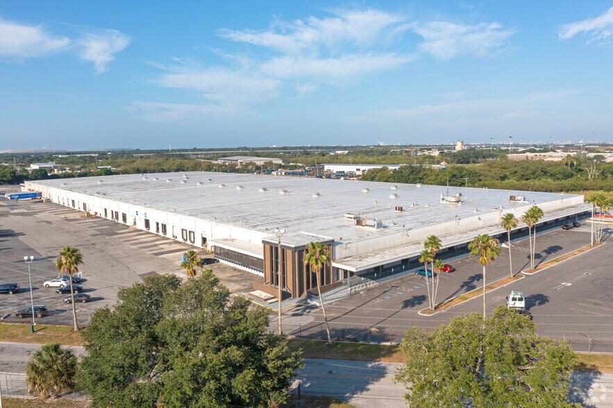 8108 Krauss Blvd, Tampa, FL à louer - Photo du bâtiment - Image 2 de 8