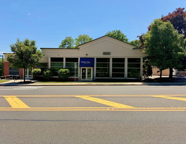 101 State Route 27, Edison, NJ à vendre - Photo du bâtiment - Image 2 de 6