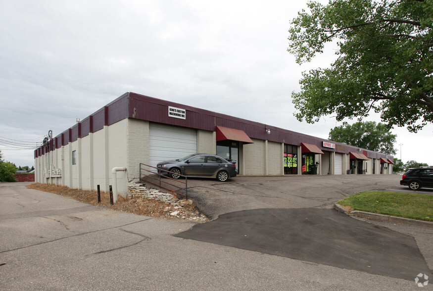 8801-8851 E Research Center Rd, New Hope, MN for lease - Primary Photo - Image 1 of 3