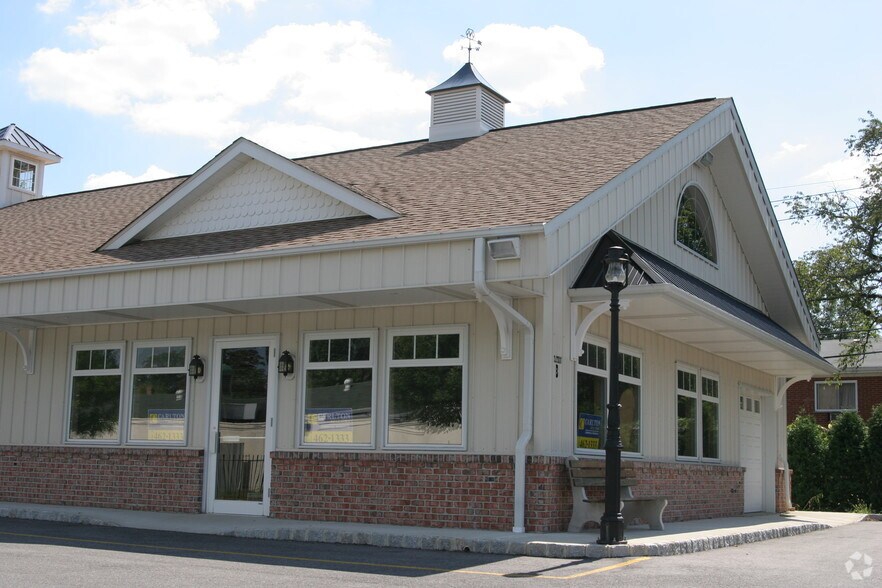 2 Monmouth Ave, Freehold, NJ à louer - Photo du bâtiment - Image 3 de 4