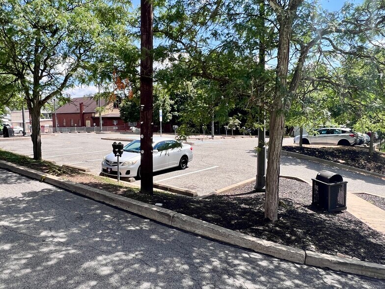 547 Lincoln Ave, Bellevue, PA à louer - Photo du bâtiment - Image 3 de 15