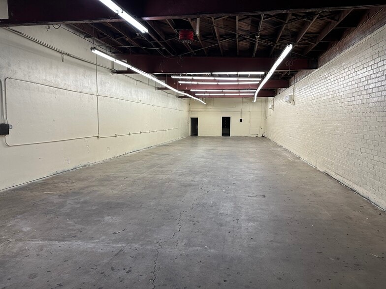 1828-1830 S Flower St, Los Angeles, CA for lease - Building Photo - Image 3 of 8