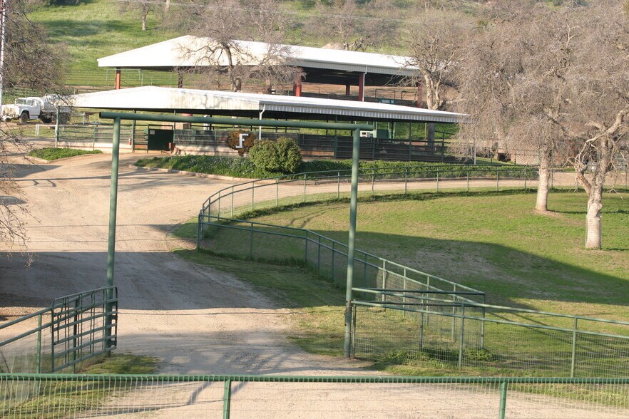 46565 Dry Creek Dr., Badger, CA à vendre - Photo du bâtiment - Image 3 de 21