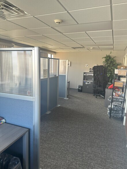 18900 15 Mile Rd, Clinton Township, MI for lease - Interior Photo - Image 2 of 7