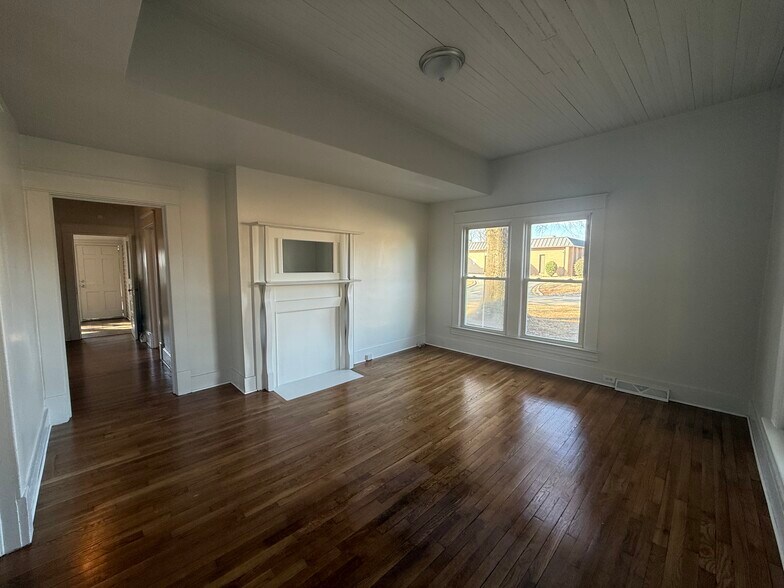 295 Bethania Rural Hall Rd, Rural Hall, NC à vendre - Photo du bâtiment - Image 3 de 8