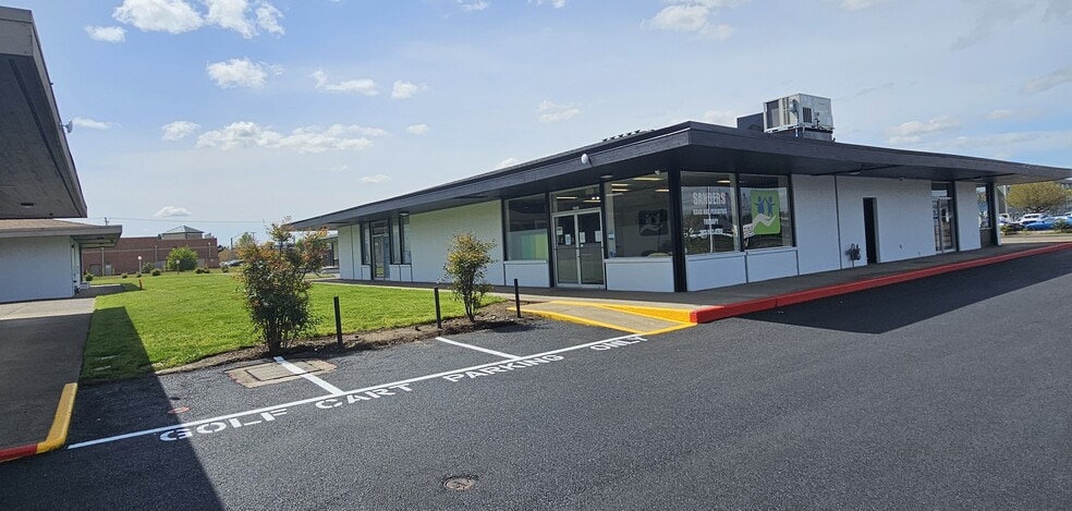 2241-2247 Country Club Rd, Woodburn, OR for lease - Building Photo - Image 3 of 5