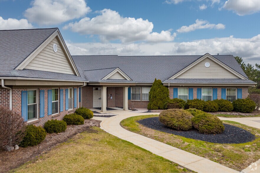 2342 Woodlake Dr, Okemos, MI à louer - Photo principale - Image 3 de 12