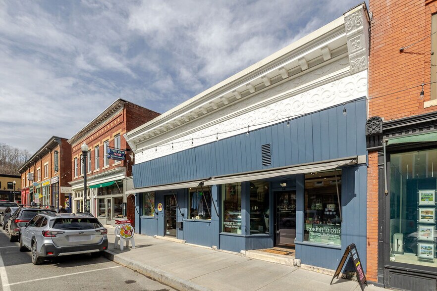 14 Railroad St, Great Barrington, MA à vendre - Photo du bâtiment - Image 2 de 14