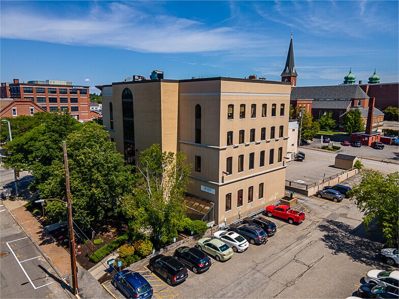 217 Main St, Lewiston, ME à louer - Photo du bâtiment - Image 3 de 19