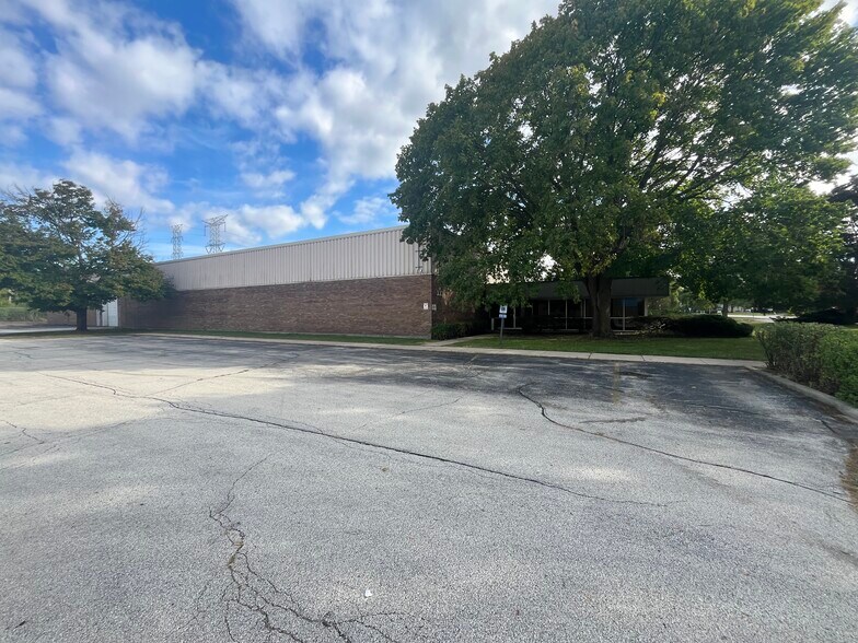 333 W Washington Blvd, Mundelein, IL for lease - Building Photo - Image 2 of 24