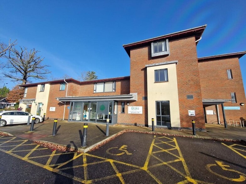 26-30 London Rd, Waterlooville for lease - Building Photo - Image 1 of 25