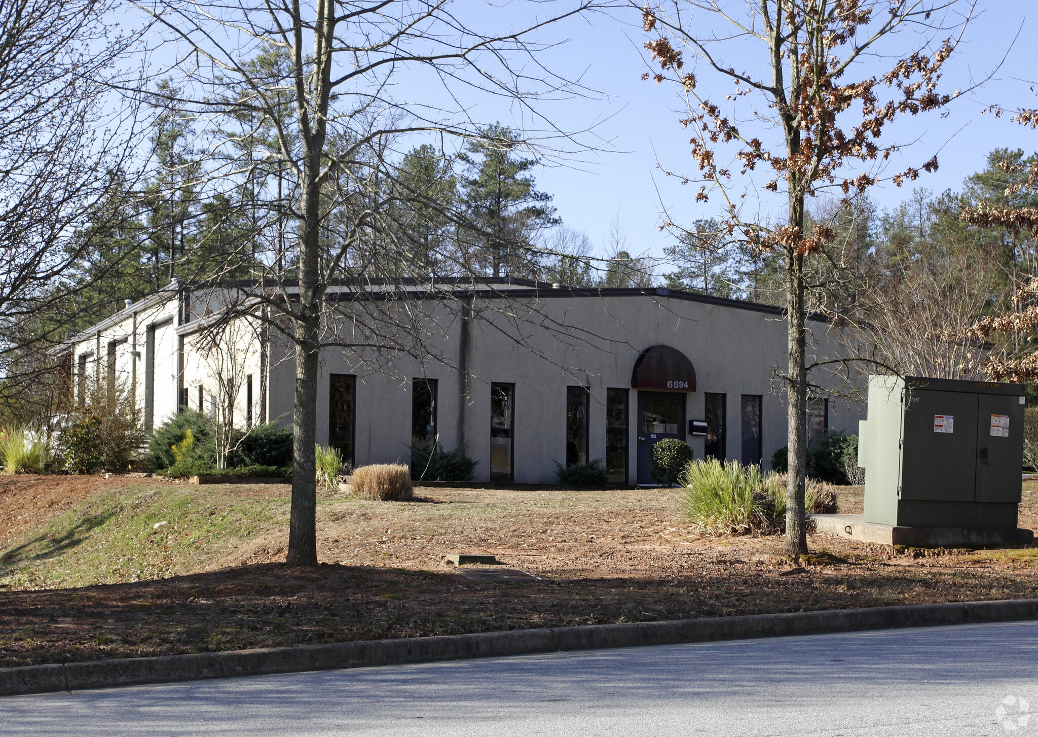 6694 Oak Ridge Commerce Way, Austell, GA for lease Building Photo- Image 1 of 4