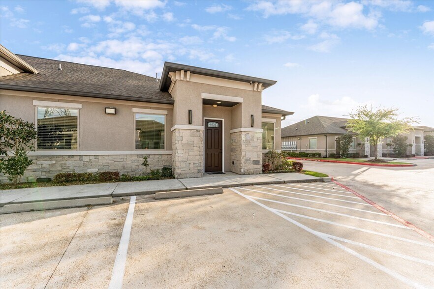 12262 Queenston Blvd, Houston, TX à louer - Photo du bâtiment - Image 2 de 15