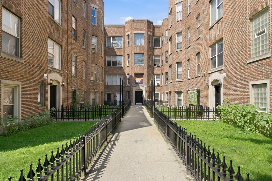 7550-7558 S Essex Ave, Chicago, IL à vendre - Photo du bâtiment - Image 2 de 9