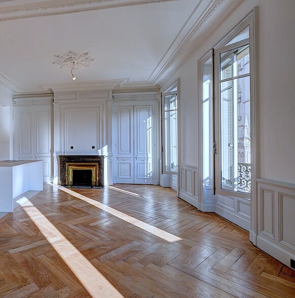 15 Avenue Victor Hugo, Paris à louer - Photo du bâtiment - Image 3 de 6