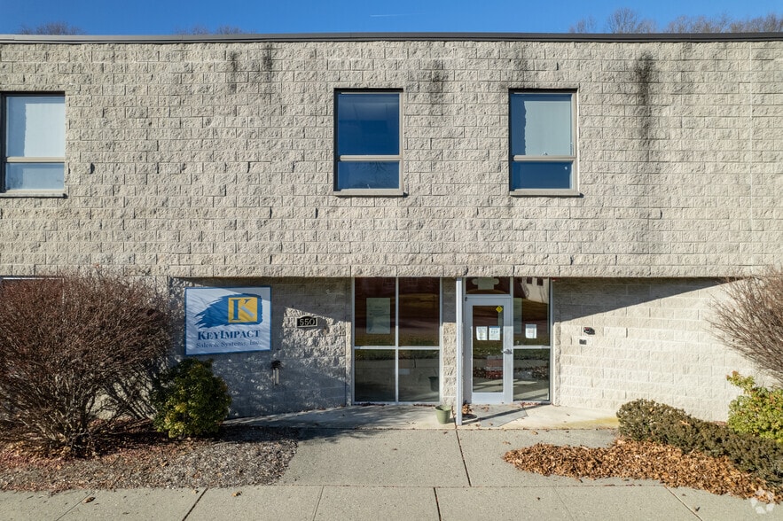 550 Commerce St, Franklin Lakes, NJ for lease - Building Photo - Image 3 of 20