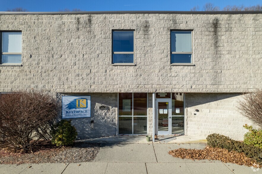 550 Commerce St, Franklin Lakes, NJ à louer - Photo du bâtiment - Image 3 de 20