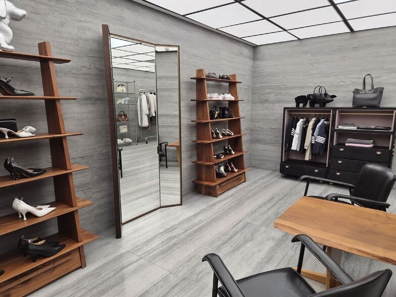 37 Albemarle St, London for lease - Interior Photo - Image 3 of 5