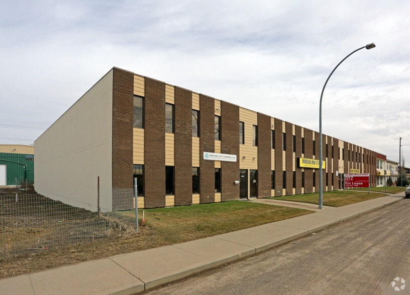 10024-10032 79th Ave NW, Edmonton, AB à louer - Photo du bâtiment - Image 3 de 5