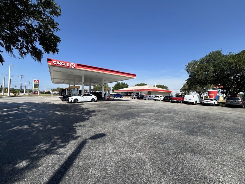 3730 Airport Rd, Lakeland, FL à vendre - Photo du bâtiment - Image 3 de 5