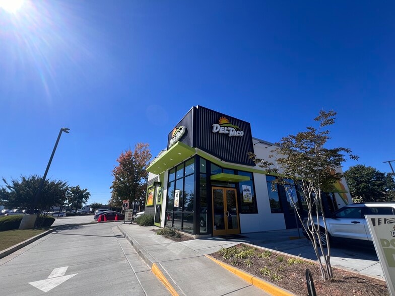 6705 Jonesboro Rd, Morrow, GA à louer - Photo du bâtiment - Image 2 de 6