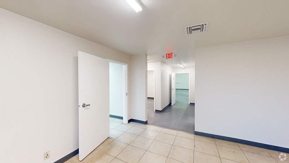 4800 SW 51st St, Davie, FL for lease - Matterport 3D Scan - Image 3 of 17