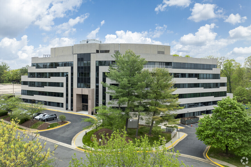 1800 Alexander Bell Dr, Reston, VA à louer - Photo du bâtiment - Image 1 de 22