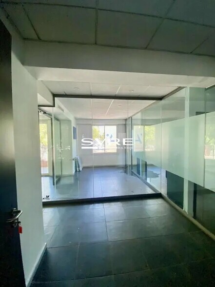 Office in Marseille for lease - Interior Photo - Image 2 of 11