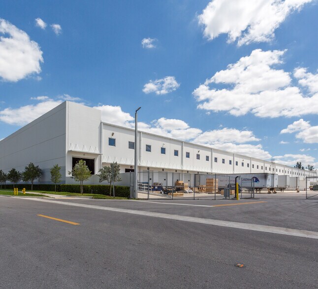 12950 NW 17th St, Miami, FL for lease - Building Photo - Image 3 of 4