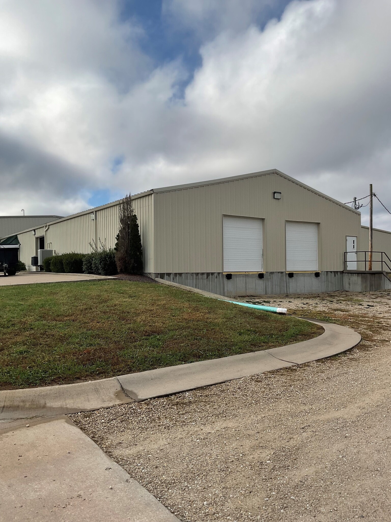 403 Century Business Dr, Washington, MO à louer Photo du bâtiment- Image 1 de 1