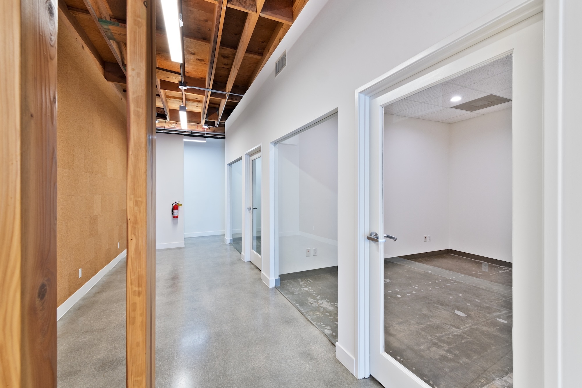 2036-2048 Armacost Ave, Los Angeles, CA à louer Photo intérieure- Image 1 de 6