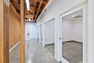 2036-2048 Armacost Ave, Los Angeles, CA à louer Photo intérieure- Image 1 de 6