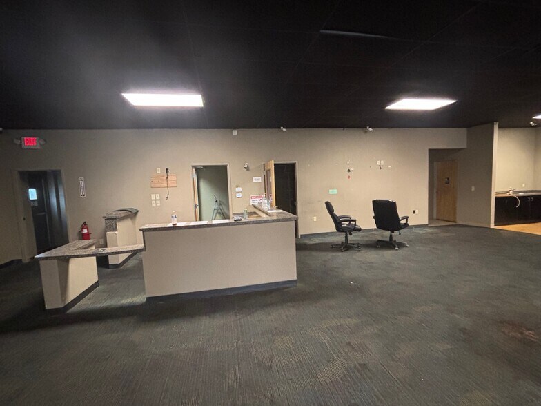 5064 Grove Ave, Sheffield, OH à louer - Photo du bâtiment - Image 3 de 6