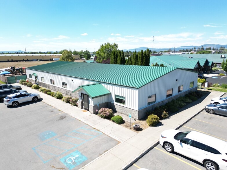 715 N Thornton St, Post Falls, ID à vendre - Photo du bâtiment - Image 2 de 2