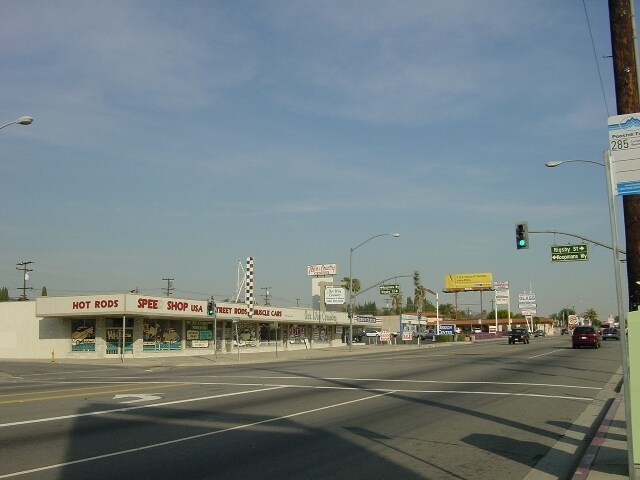 2301-2371 W Whittier Blvd, La Habra, CA à louer - Photo du bâtiment - Image 3 de 6