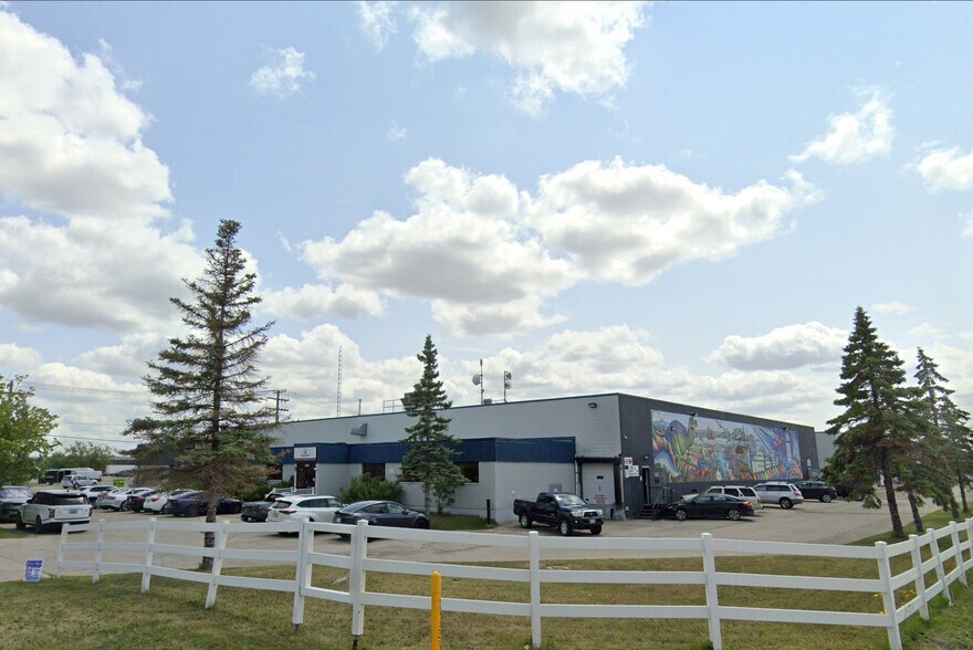 154 Paramount Rd, Winnipeg, MB à louer - Photo du bâtiment - Image 2 de 3